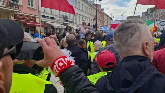 „20 tysięcy za literówkę”. Burza wokół SENT wstrząsa handlem na bazarach