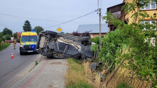 61-latka nie wyrobiła na zakręcie w Palikówce. O krok od tragedii [ZDJĘCIA]