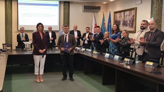 Adrian Michałek oficjalnie burmistrzem Tyczyna. Złożył ślubowanie i rozpoczyna pracę