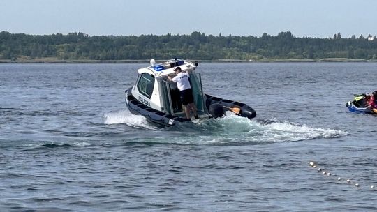 Bohaterowie bez munduru. Policjant i strażacy w czasie wolnym uratowali tonącego nad Jeziorem Tarnobrzeskim