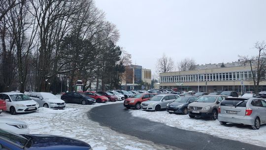 Bunt na Osiedlu Pułaskiego. Mieszkańcy nie chcą targowiska przy basenach ROSiR Bunt na Osiedlu Pułaskiego. Mieszkańcy nie chcą targowiska przy basenach ROSiR