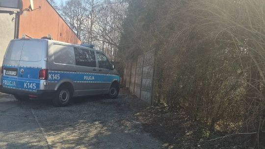 Ciało 41-letniego mężczyzny znalezione w centrum Bratkowic. Na miejscu pracuje policja [AKTUALIZACJA]