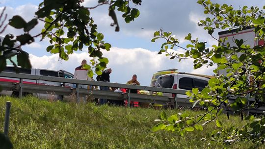 Citroen wjechał w naczepę tira na autostradzie A4 w Bratkowicach [ZDJĘCIA]