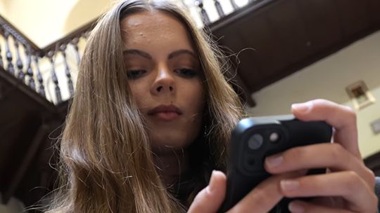 Cyberprzemoc i sztuczna inteligencja. Policja przygotowała spot z uczniami z Tyczyna [WIDEO]
