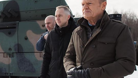 "Dotarło, zakute łby?". Tusk w Stalowej Woli ostro do PiS