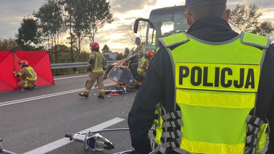 Dramat na DK9. Opel wjechał pod autobus! Dwie kobiety poniosły śmierć na miejscu