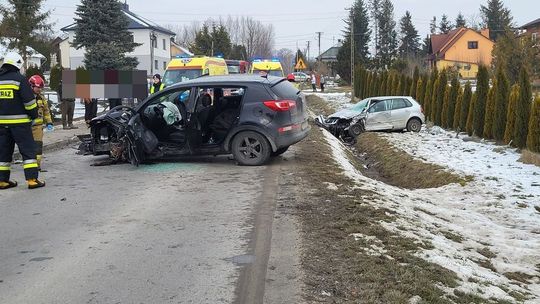 Dramatyczny wypadek w Nowym Borku. Czołowe zderzenie, lądował śmigłowiec LPR