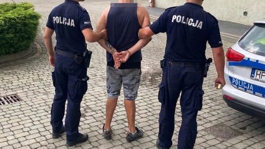 Horror na osiedlu Biała w Rzeszowie. Mieszkaniec napadnięty we własnym mieszkaniu!