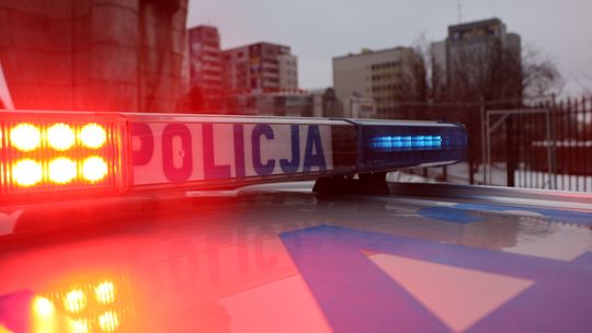 Huk i błyski jak podczas bombardowania. Panika na osiedlu Mieszka I, w tle nocna interwencja policji