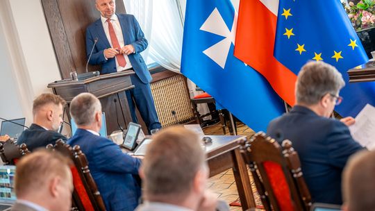 Konrad Fijołek obronił wotum zaufania i absolutorium mimo oporu opozycji