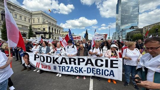 Mieszkańcy i politycy z Podkarpacia na Wielkim Marszu Patriotów [ZDJĘCIA]