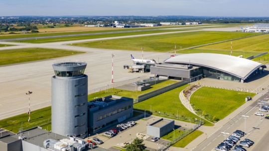 Możliwe utrudnienia na lotnisku Rzeszów-Jasionka. Wojskowa aktywność w przestrzeni powietrznej