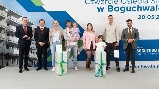 Największa inwestycja SIM w Polsce otwarta w Boguchwale. 225 rodzin odebrało klucze do nowych mieszkań [ZDJĘCIA]