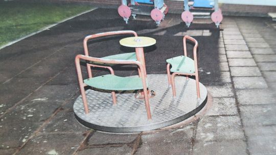Niebezpieczna „zabawa” na placu zabaw.11-latek trafił do szpitala w Rzeszowie po wypadku na karuzeli