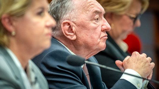 Ostra dyskusja i polityczne napięcia na sesji sejmiku [ZDJĘCIA]