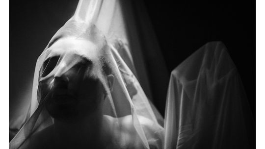 Owacje na stojąco i teatralna hipnoza emocji. „Kochanka Szamoty” zachwyciła publiczność