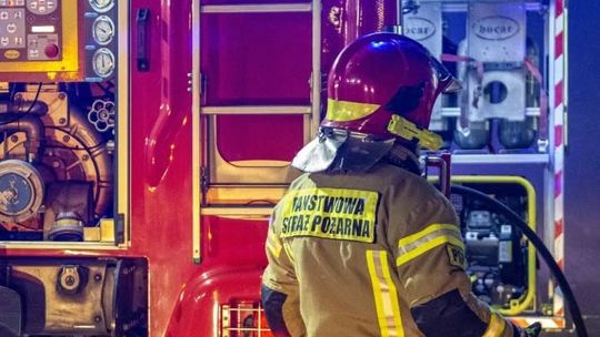 Płonie basen w Krośnie! Na miejscu osiem zastępów straży, trwa akcja gaśnicza Płonie basen w Krośnie! Na miejscu osiem zastępów straży, trwa akcja gaśnicza