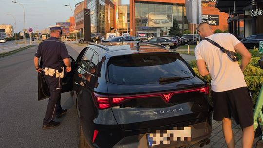 Policja udaremniła nielegalny przejazd hulajnóg w Rzeszowie. Posypały się mandaty