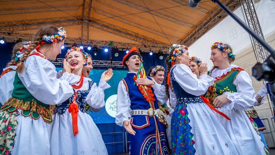 Polonijne zespoły folklorystyczne zawładnęły sercem Podkarpacia [ZDJĘCIA]