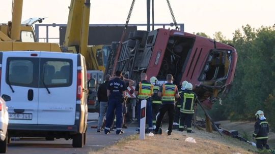 Polski autokar z pielgrzymami z Podkarpacia rozbił się na Węgrzech. 12 osób nie żyje, kilkanaście rannych!