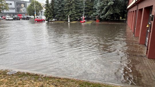 Ponad 150 interwencji strażaków, zalane ulice i utrudnienia dla MPK [ZDJĘCIA]
