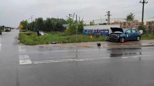 Poranny wypadek w Tajęcinie. Zderzenie opla z toyotą, dwie osoby w szpitalu