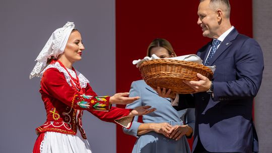 Prezydent Karol Nawrocki w Tryńczy. Dożynki Prezydenckie wróciły na polską wieś [ZDJĘCIA]