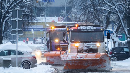 Rzeszów kontra śnieżyca. Nocna ofensywa służb miejskich w ramach Akcji Zima