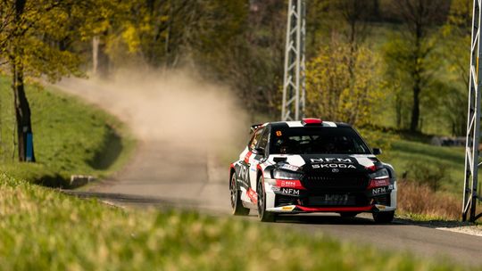 Rzeszowianin rewelacją Rajdu Świdnickiego! 19-letni Adrian Rzeźnik liderem na półmetku