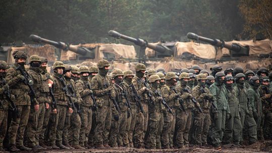 Setki podhalańczyków w Nowej Dębie. Przed nimi kilka tygodni intensywnych ćwiczeń [ZDJĘCIA]