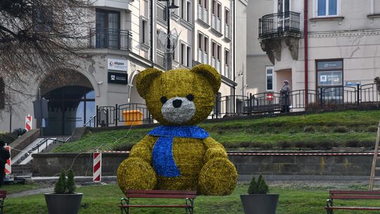 Spór o świątecznego misia z szalikiem. „Dlaczego w barwach ukraińskiej flagi”? Spór o świątecznego misia z szalikiem. „Dlaczego w barwach ukraińskiej flagi”?