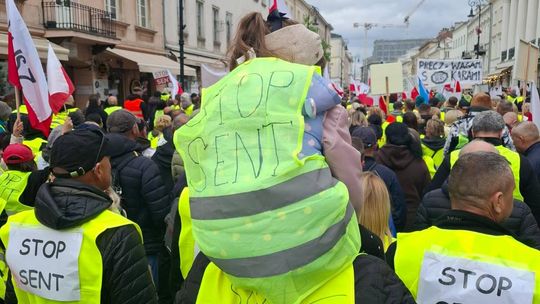 „STOP SENT”. Handlarze z Podkarpacia pojechali do Warszawy protestować przeciw nowym przepisom [WIDEO]
