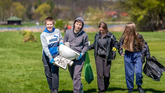 Świlcza daje przykład! Wielki start 33. Akcji Sprzątanie świata w Trzcianie [ZDJĘCIA]