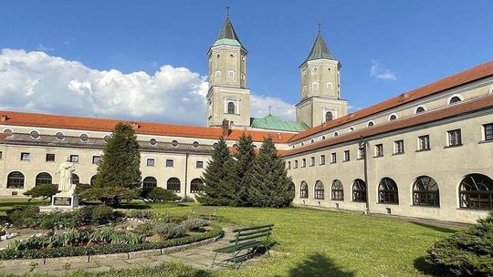 Szaleniec Ihor M. z Ukrainy zabił księdza! Atak nożownika w opactwie w Jarosławiu