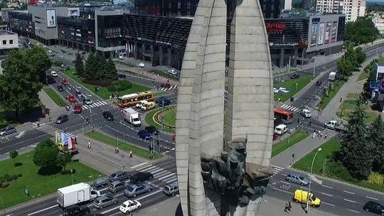 Tajemnicza  akcja pod pomnikiem w Rzeszowie. Kto posprzątał lata zaniedbań?