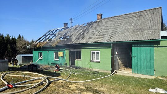 Tragedia w Orzechówce. 90-letnia kobieta zginęła w pożarze domu Tragedia w Orzechówce. 90-letnia kobieta zginęła w pożarze domu