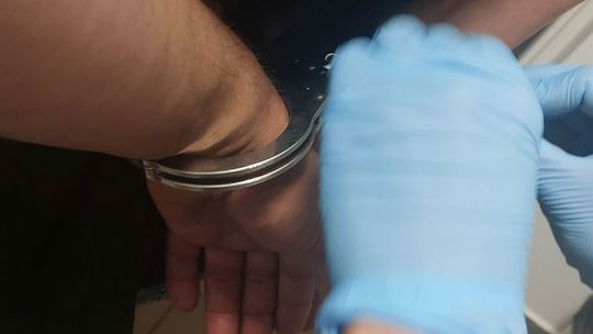 Ugodził nożem syna swojej partnerki. 35-latek trafił do aresztu