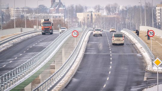 Wstęgi nie było, ale droga poświęcona. Wisłokostrada w Rzeszowie otwarta [ZDJĘCIA]