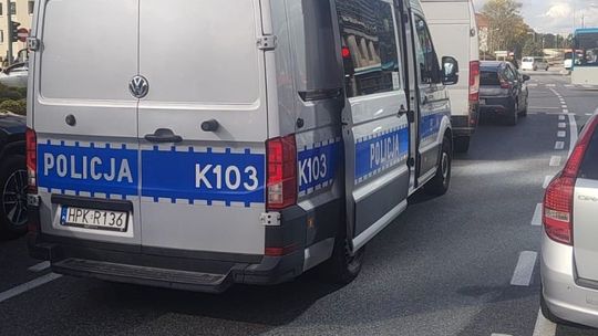 Wypadek na Rondzie Dmowskiego w Rzeszowie. Kobieta trafiła do szpitala