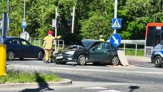 Wypadek na skrzyżowaniu Ofiar Katynia i Wyzwolenia. Trzy osoby ranne! [ZDJĘCIA]