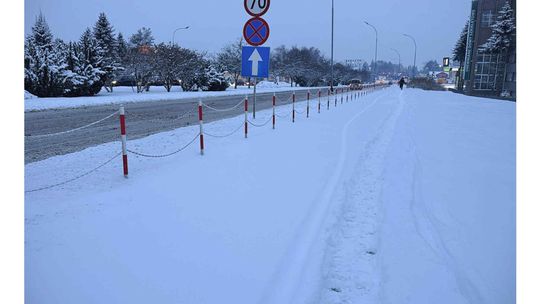 Zima nie wybacza błędów. Policja apeluje: prędkość dopuszczalna to nie zawsze prędkość bezpieczna Zima nie wybacza błędów. Policja apeluje: prędkość dopuszczalna to nie zawsze prędkość bezpieczna