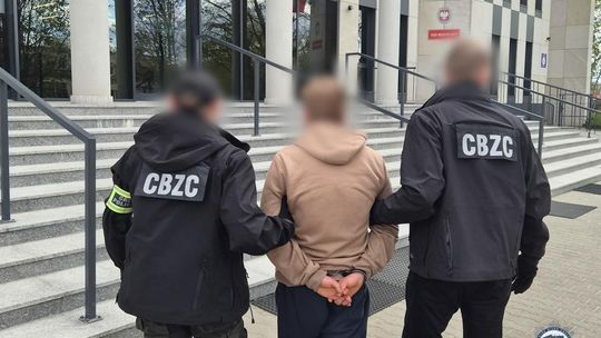 Znany urzędnik i były dyrektor przedszkola aresztowany za posiadanie materiałów z udziałem dzieci!