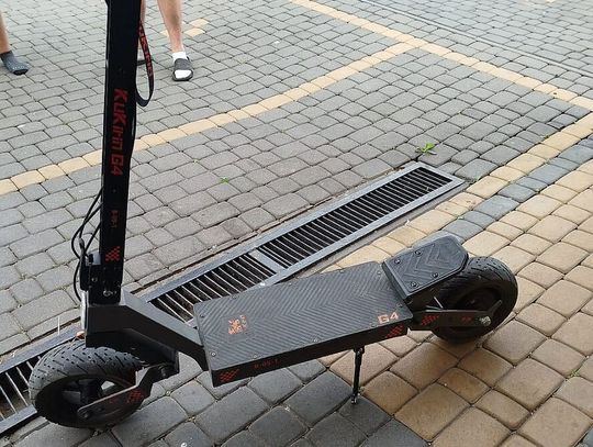 13-latek przewoził koleżankę na hulajnodze elektrycznej. Oboje trafili do szpitala
