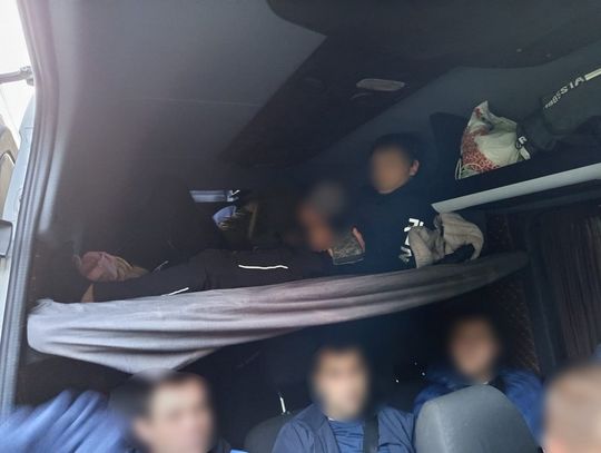 15 pasażerów w busie zamiast 6, ale to nie jedyne wykorczenie kierowcy Mercedesa