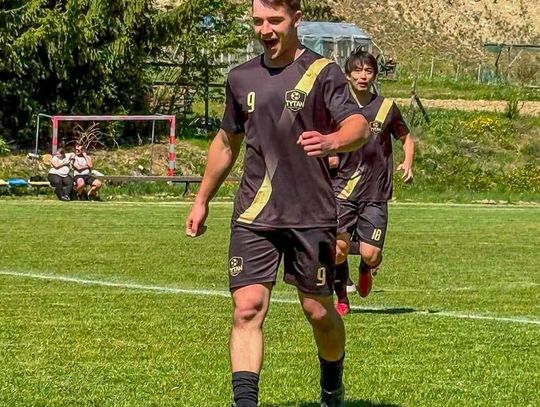 17-latek strzelił 10 goli! Tytan Konieczkowa urządził sobie festiwal bramek, wygrali 17:0