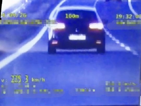 19-latek pędził aż 225 km/h! Młody pirat drogowy o włos od tragedii