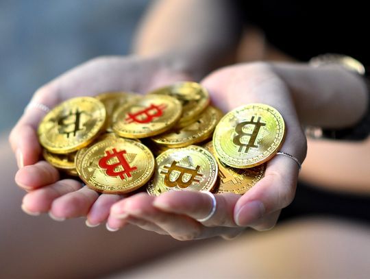20-latka z Ukrainy zatrzymana za oszustwo na kryptowaluty