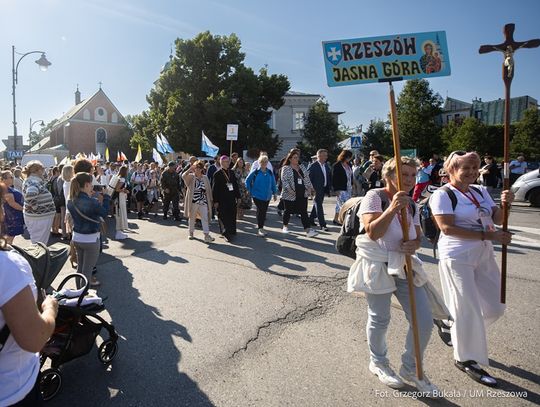 Wyruszyła 47. Rzeszowska Piesza Pielgrzymka z Rzeszowa na Jasną Górę [FOTO]