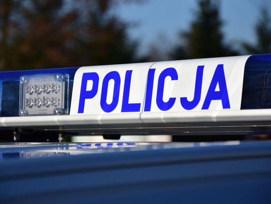 40-latek z niemal 6 promilami alkoholu znaleziony na poboczu. Świadek uratował mu życie