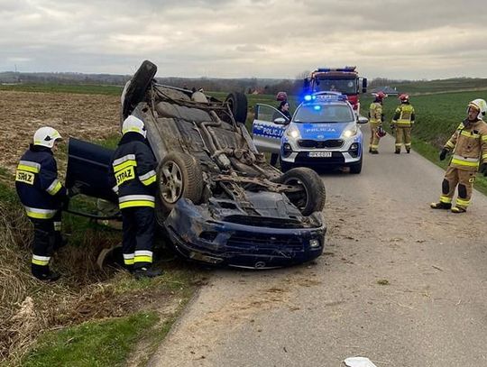 41-latek wjechał do rowu i dachował. Miał 3 promile alkoholu
